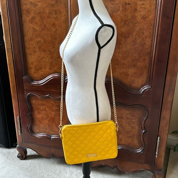 Marc Jacobs Handbags - Marc Jacobs Quilted Crossbody